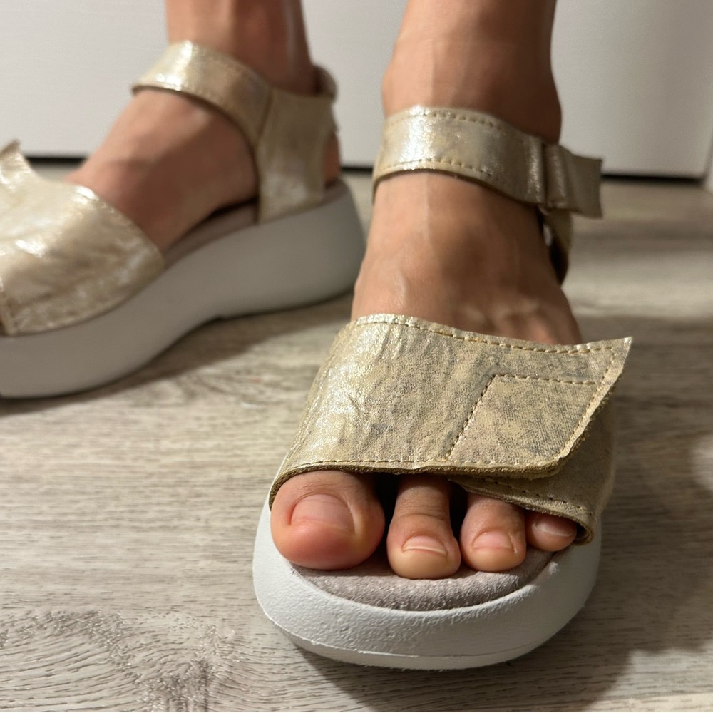 Soft leather comfortable sandals